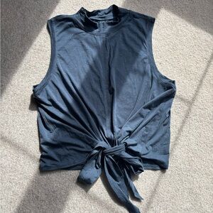 Lululemon cropped shirt